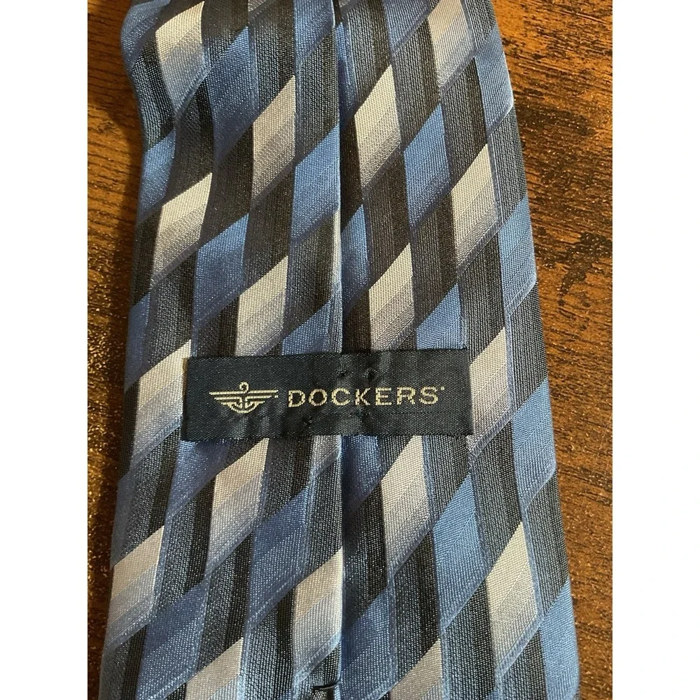 Men's Dockers Blue‎ Silver Necktie 100% Silk